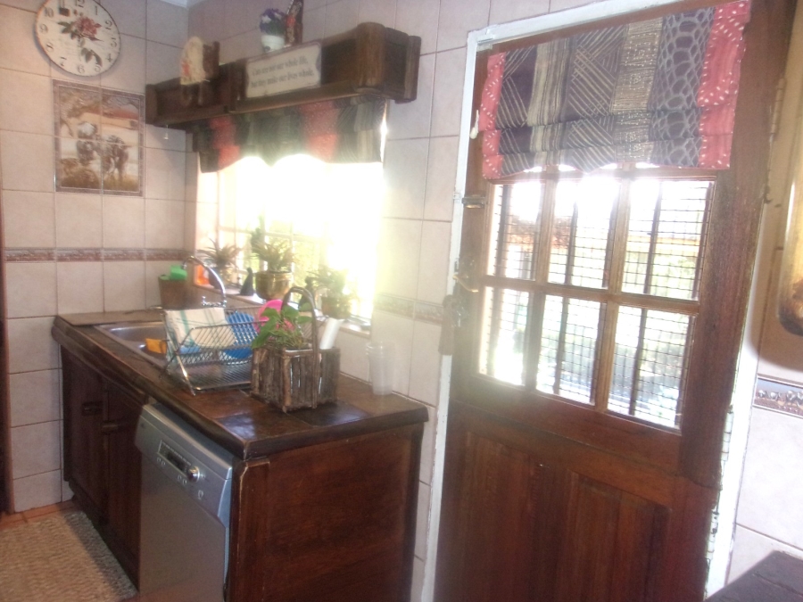 6 Bedroom Property for Sale in Dersley Gauteng