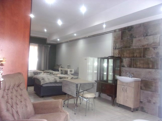 6 Bedroom Property for Sale in Dersley Gauteng