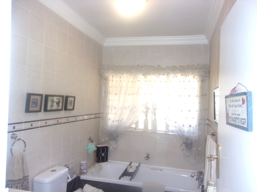 6 Bedroom Property for Sale in Dersley Gauteng