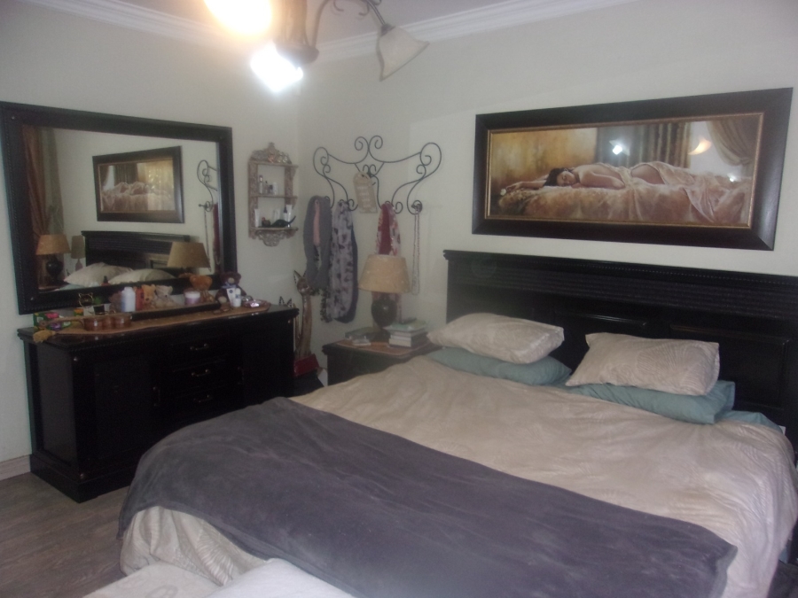 6 Bedroom Property for Sale in Dersley Gauteng