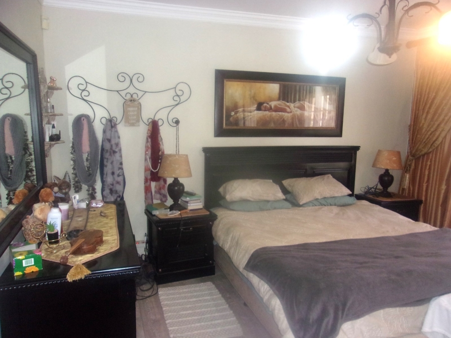 6 Bedroom Property for Sale in Dersley Gauteng