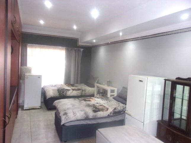 6 Bedroom Property for Sale in Dersley Gauteng