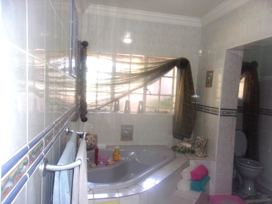 6 Bedroom Property for Sale in Dersley Gauteng