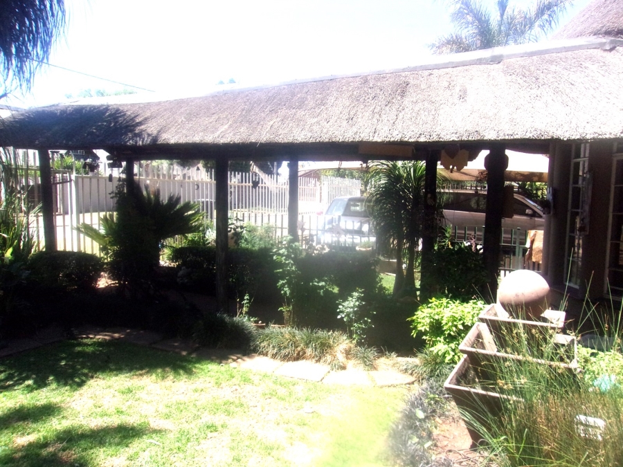 6 Bedroom Property for Sale in Dersley Gauteng