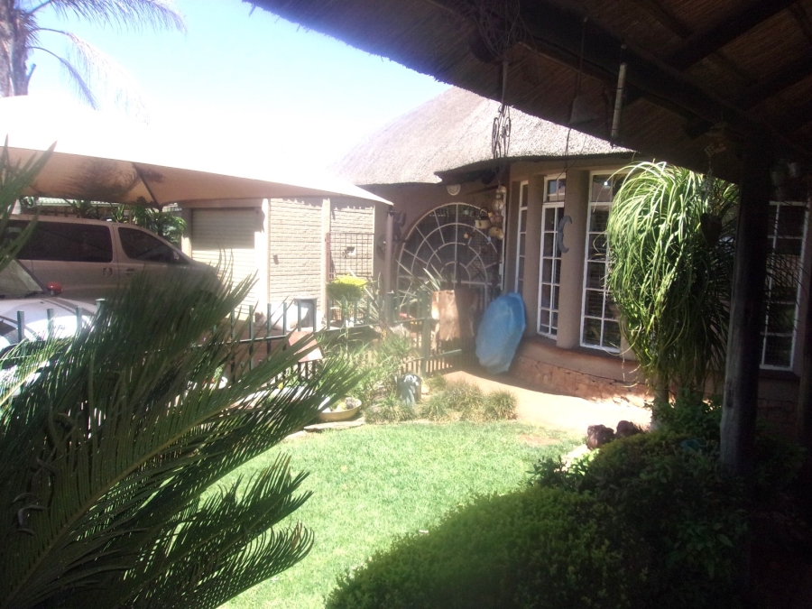 6 Bedroom Property for Sale in Dersley Gauteng