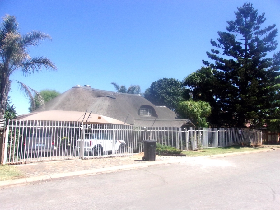 6 Bedroom Property for Sale in Dersley Gauteng