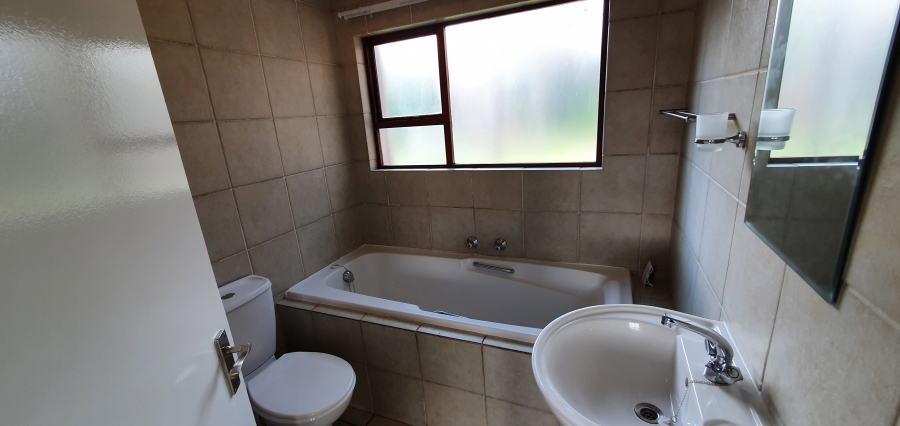 To Let 2 Bedroom Property for Rent in Glenvista Gauteng