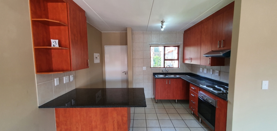 To Let 2 Bedroom Property for Rent in Glenvista Gauteng