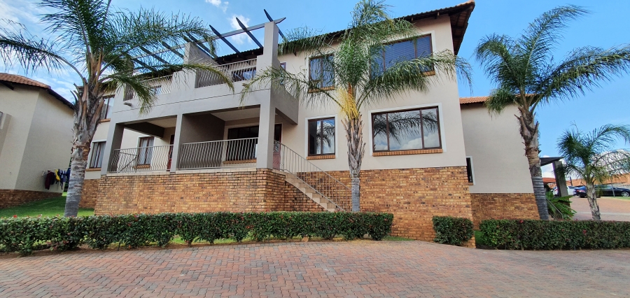 To Let 2 Bedroom Property for Rent in Glenvista Gauteng