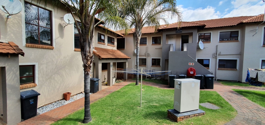 To Let 2 Bedroom Property for Rent in Glenvista Gauteng