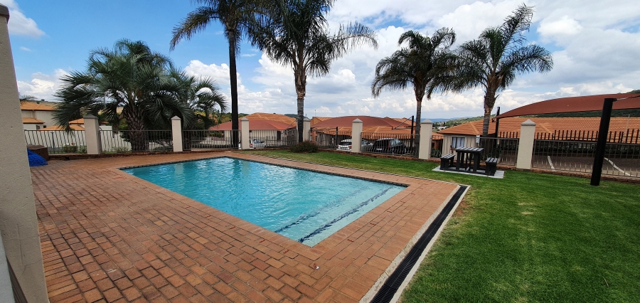 To Let 2 Bedroom Property for Rent in Glenvista Gauteng