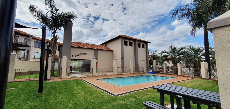 To Let 2 Bedroom Property for Rent in Glenvista Gauteng