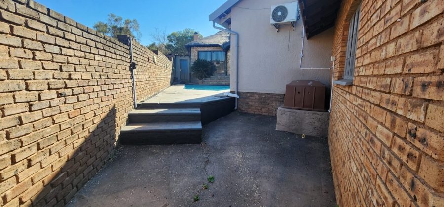 3 Bedroom Property for Sale in Kenmare Gauteng