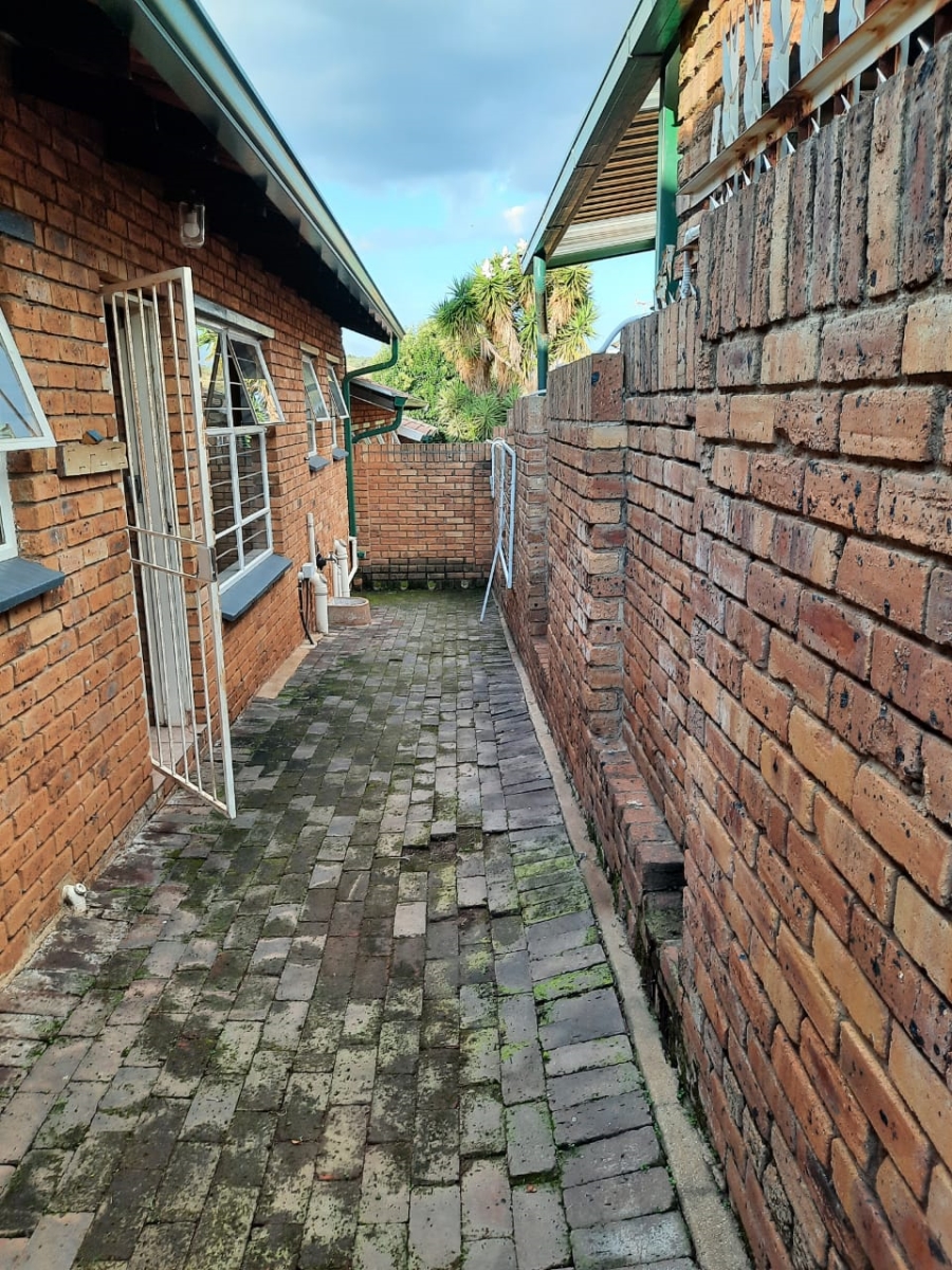 To Let 3 Bedroom Property for Rent in Rangeview Gauteng