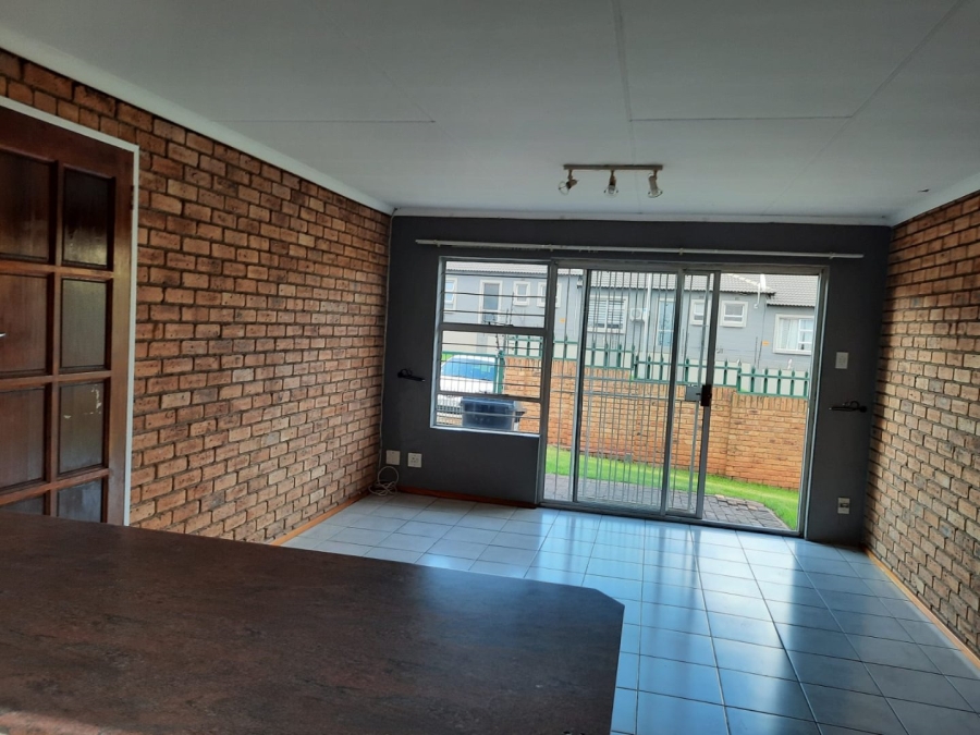 To Let 3 Bedroom Property for Rent in Rangeview Gauteng