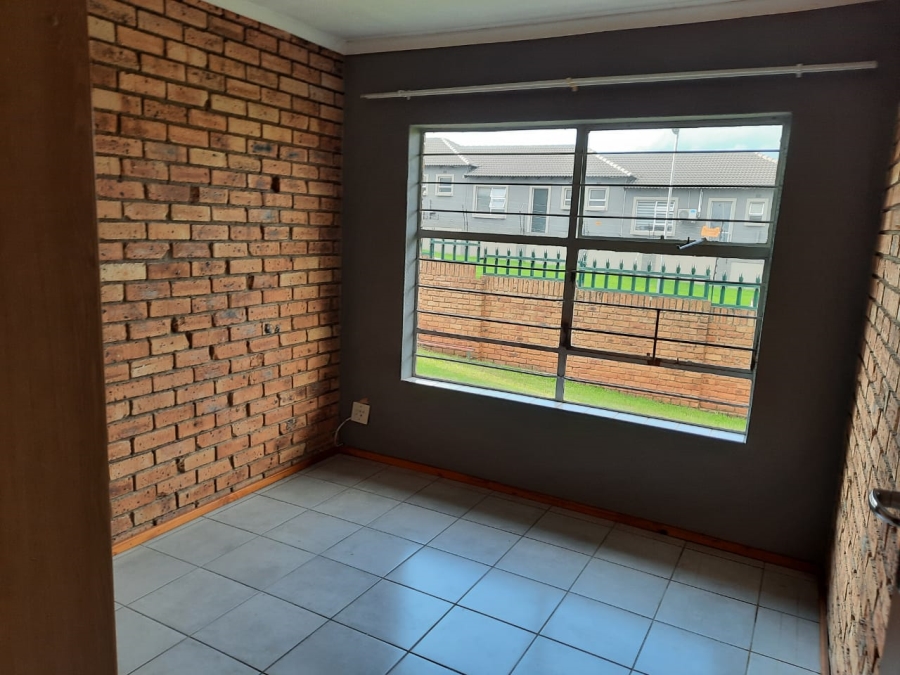 To Let 3 Bedroom Property for Rent in Rangeview Gauteng