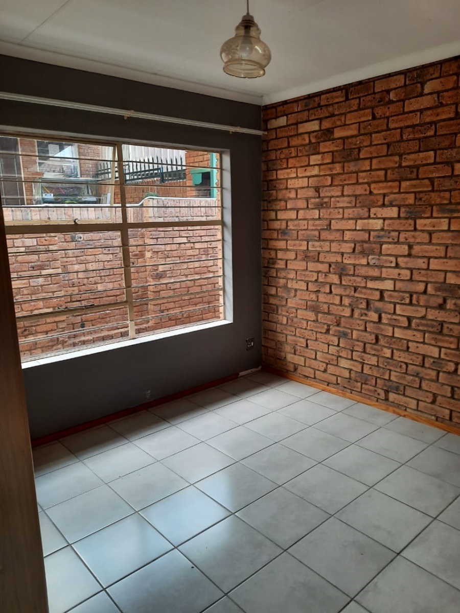 To Let 3 Bedroom Property for Rent in Rangeview Gauteng