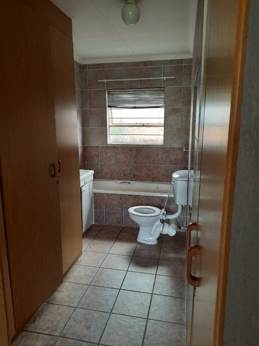 To Let 3 Bedroom Property for Rent in Rangeview Gauteng