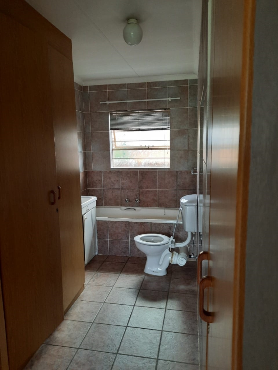 To Let 3 Bedroom Property for Rent in Rangeview Gauteng