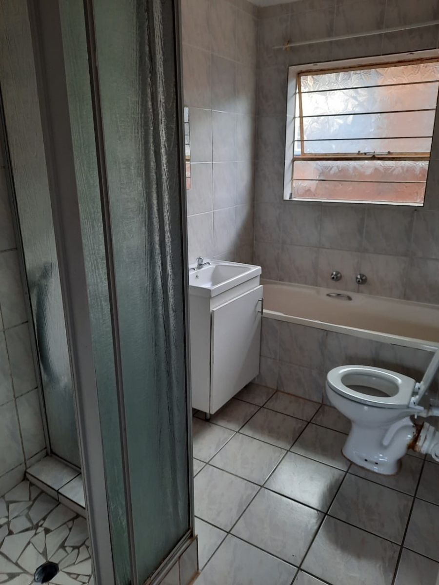 To Let 3 Bedroom Property for Rent in Rangeview Gauteng