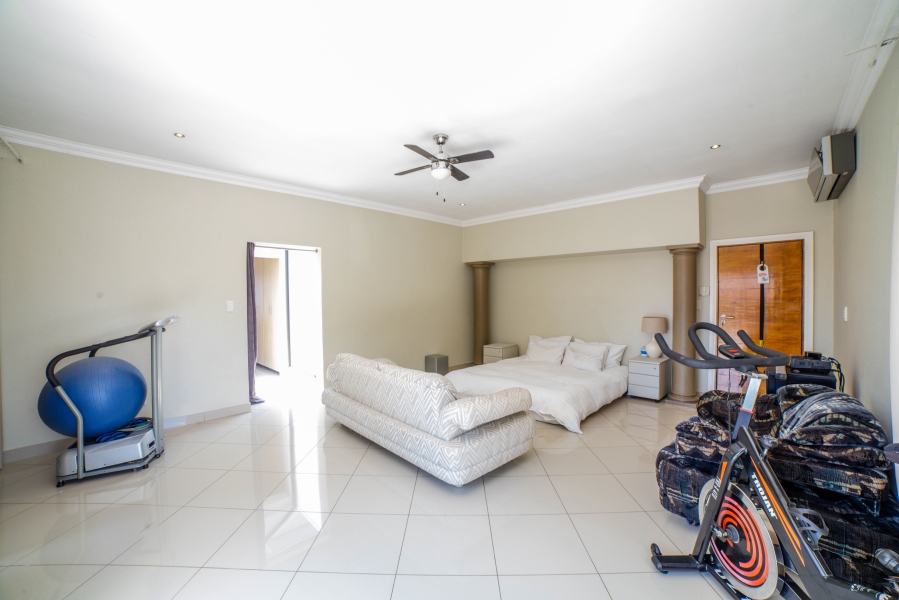 6 Bedroom Property for Sale in Broadacres Gauteng