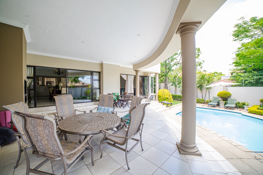 6 Bedroom Property for Sale in Broadacres Gauteng