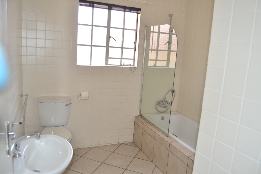 5 Bedroom Property for Sale in Thatchfield Estate Gauteng