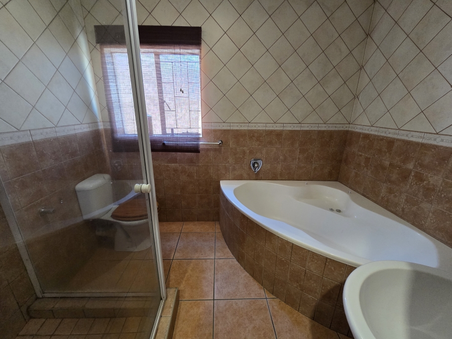 To Let 3 Bedroom Property for Rent in Thatchfield Cresent Gauteng