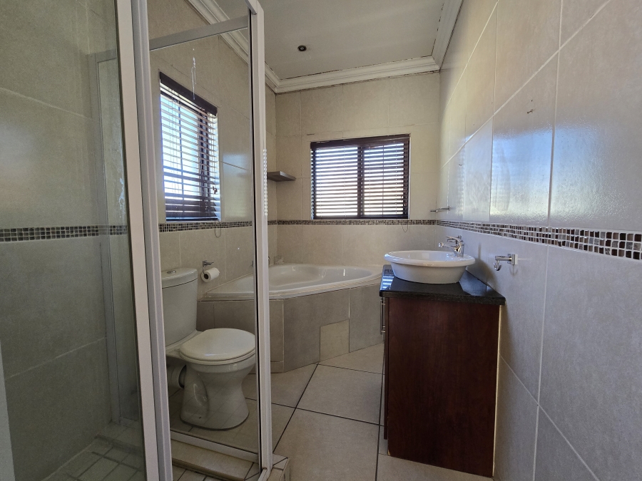 To Let 5 Bedroom Property for Rent in Thatchfield Estate Gauteng