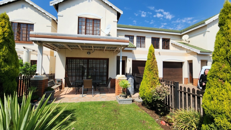 2 Bedroom Property for Sale in Montana Tuine Gauteng