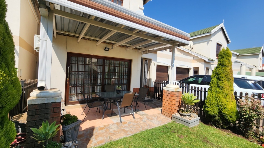 2 Bedroom Property for Sale in Montana Tuine Gauteng