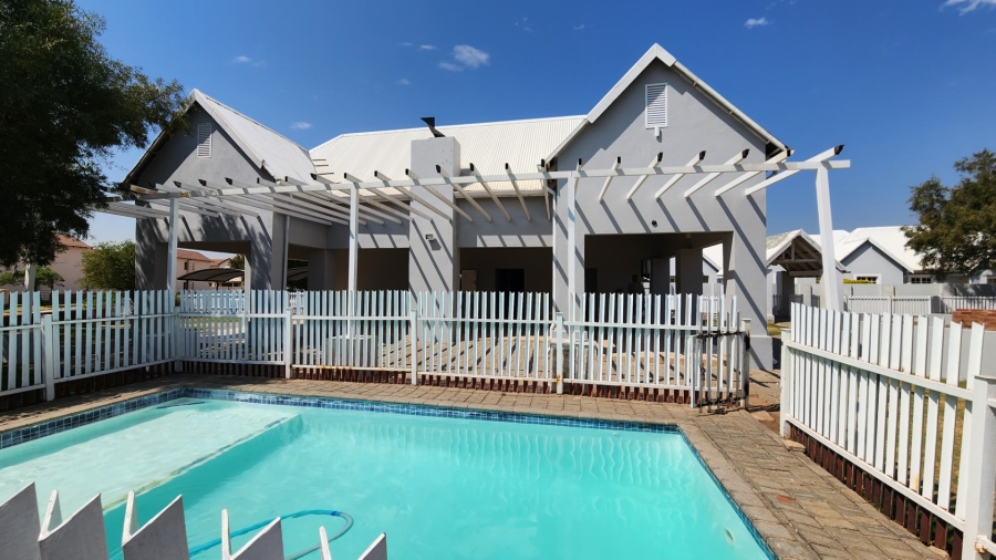 2 Bedroom Property for Sale in Montana Tuine Gauteng