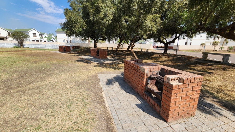 2 Bedroom Property for Sale in Montana Tuine Gauteng