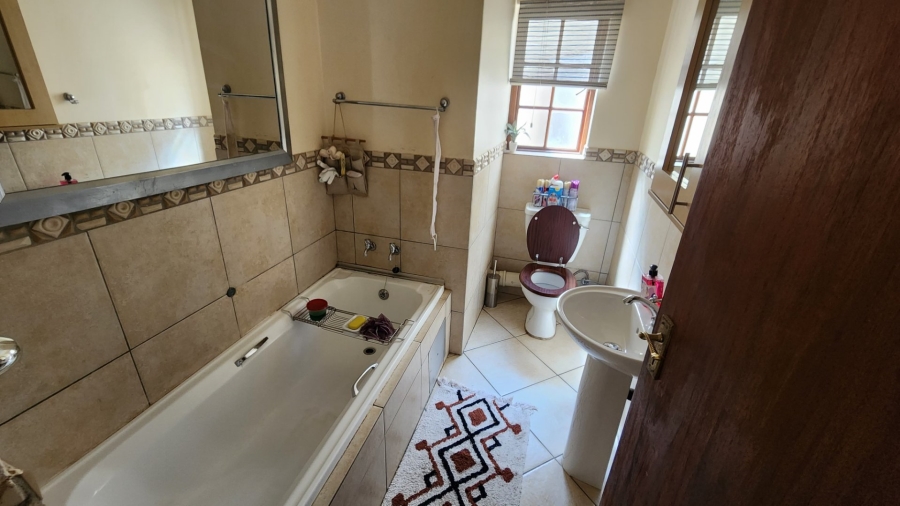 2 Bedroom Property for Sale in Montana Tuine Gauteng