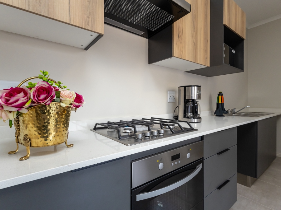 2 Bedroom Property for Sale in Erand Gardens Gauteng