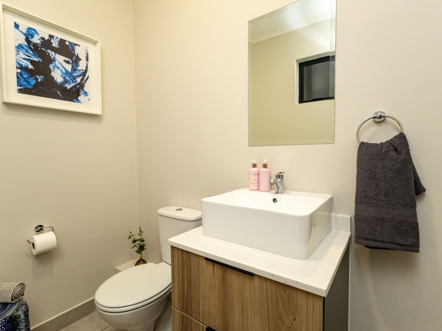 2 Bedroom Property for Sale in Erand Gardens Gauteng