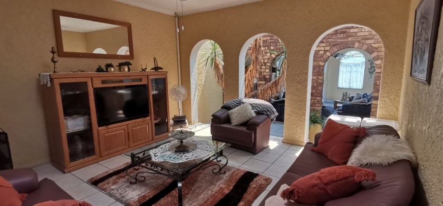 3 Bedroom Property for Sale in Brackendowns Gauteng