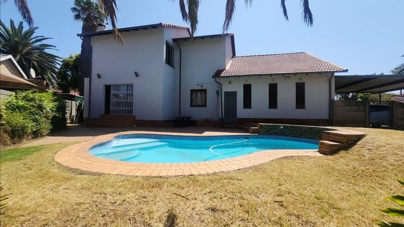 5 Bedroom Property for Sale in Brackendowns Gauteng