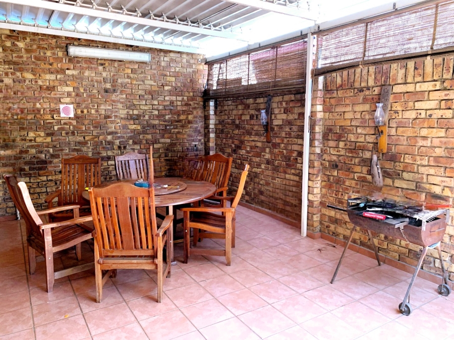 3 Bedroom Property for Sale in Zwartkop Gauteng