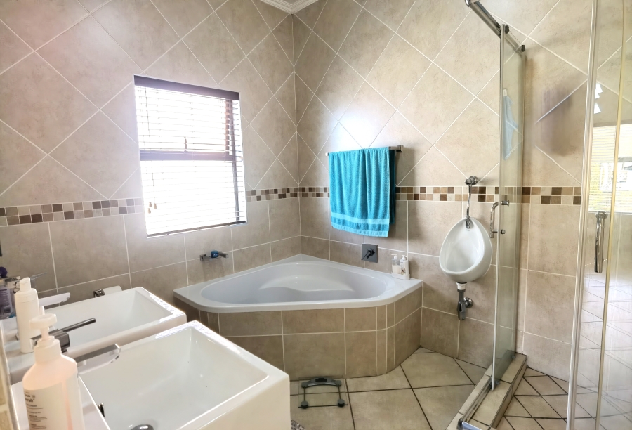 3 Bedroom Property for Sale in Copperleaf Estate Gauteng