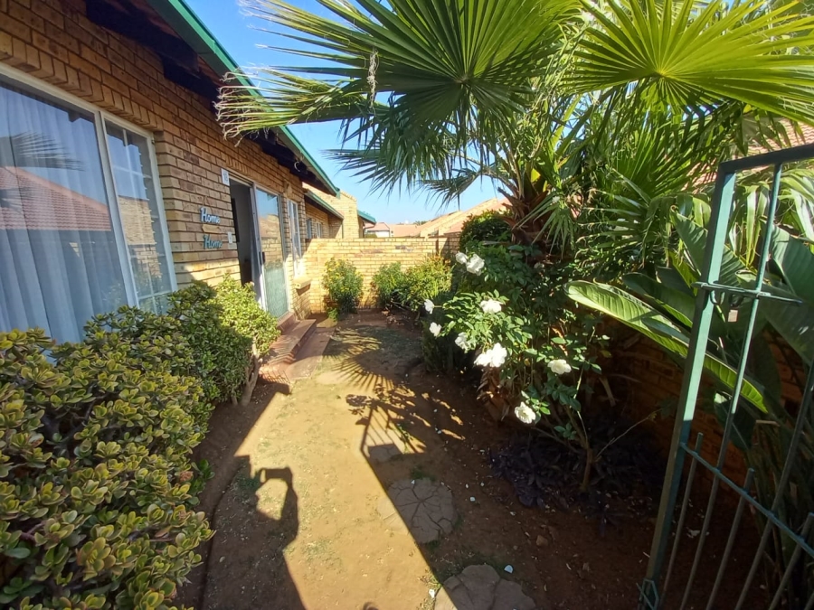 3 Bedroom Property for Sale in Glen Marais Gauteng