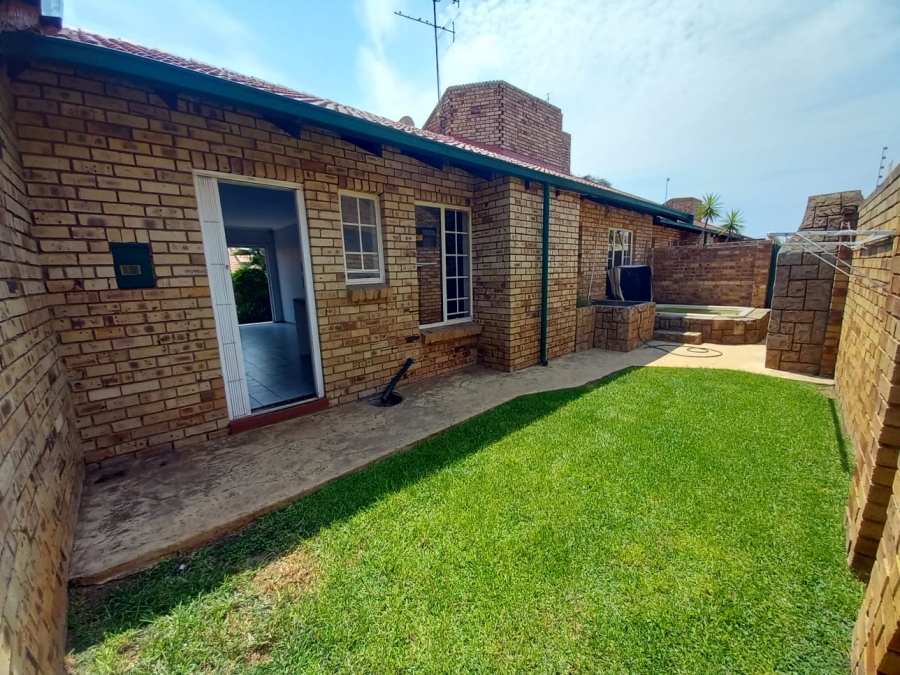 3 Bedroom Property for Sale in Glen Marais Gauteng