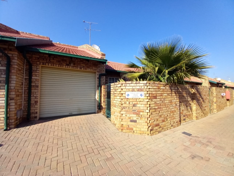 3 Bedroom Property for Sale in Glen Marais Gauteng