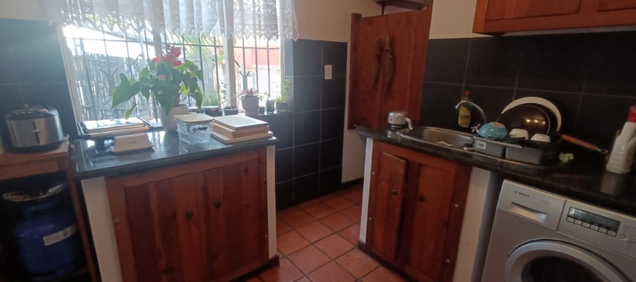 To Let 1 Bedroom Property for Rent in Robindale Gauteng