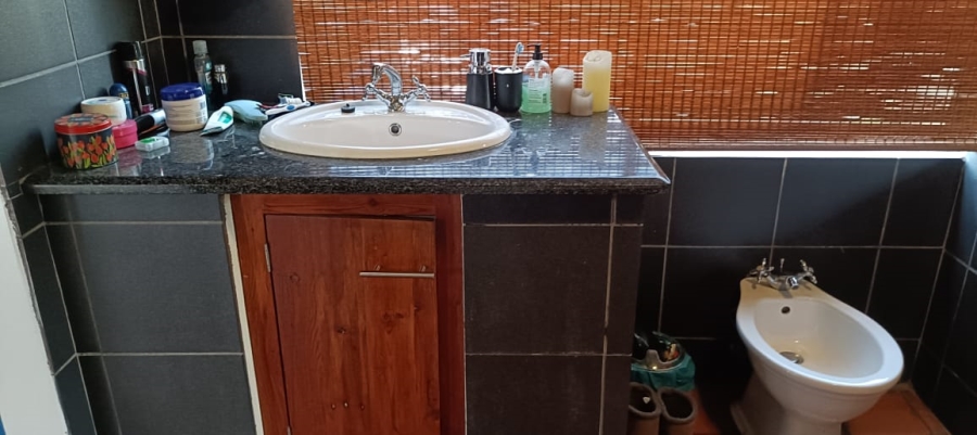 To Let 1 Bedroom Property for Rent in Robindale Gauteng