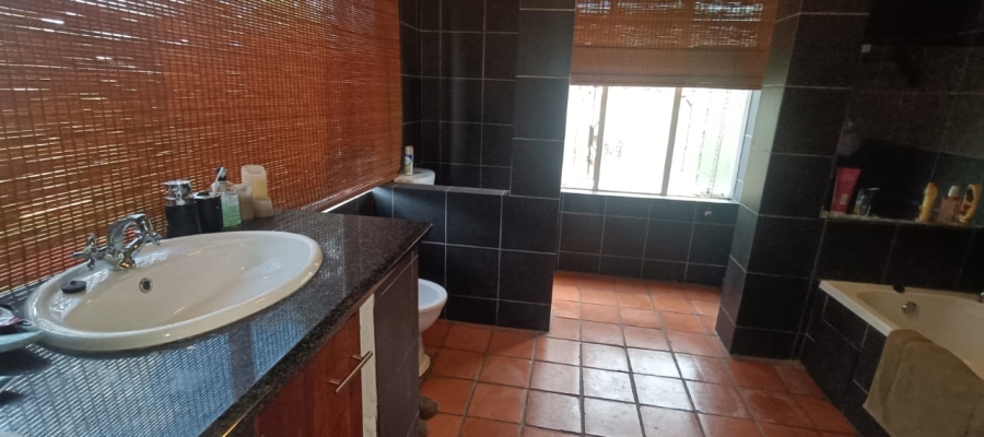 To Let 1 Bedroom Property for Rent in Robindale Gauteng