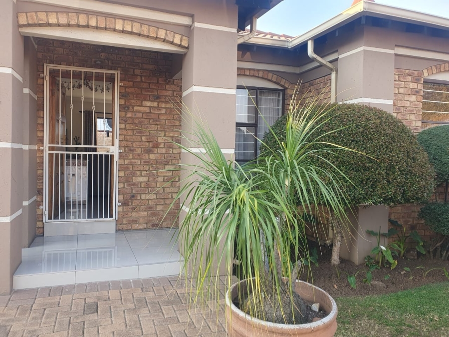 To Let 3 Bedroom Property for Rent in Beyers Park Gauteng