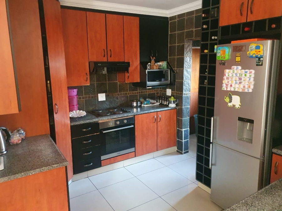 To Let 3 Bedroom Property for Rent in Beyers Park Gauteng