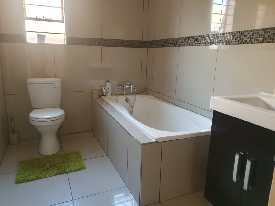 To Let 3 Bedroom Property for Rent in Beyers Park Gauteng