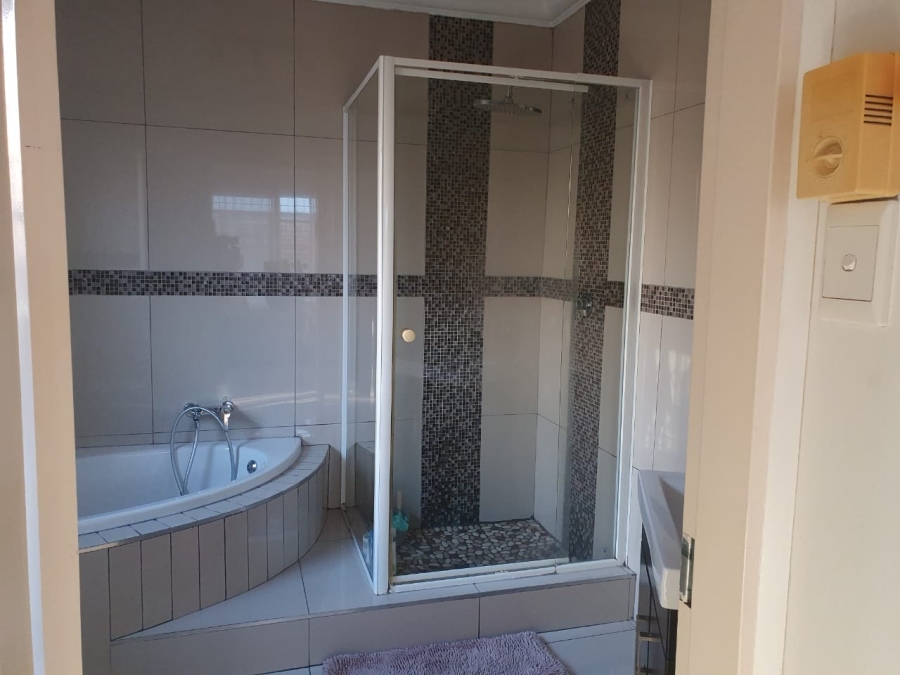 To Let 3 Bedroom Property for Rent in Beyers Park Gauteng